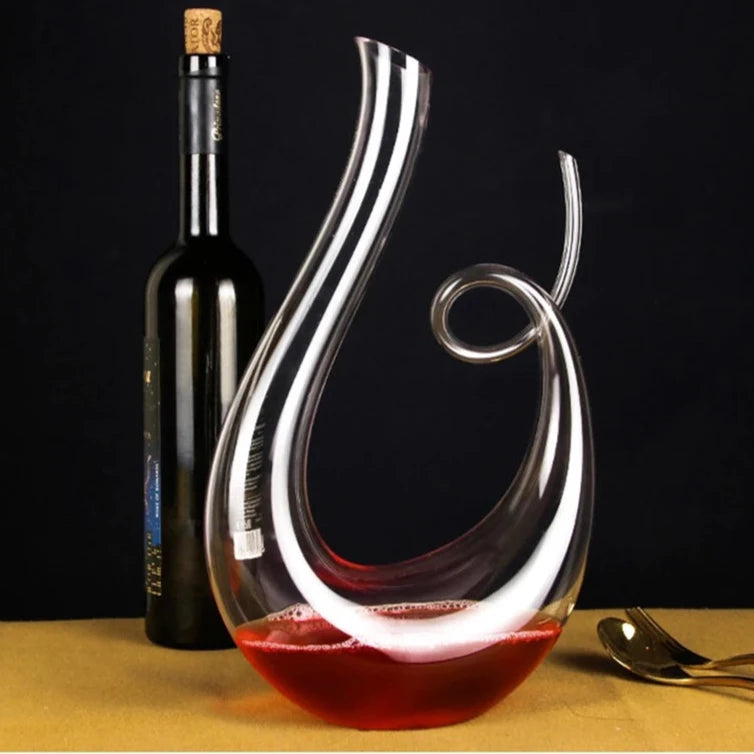 STUNNING WINE DECANTER